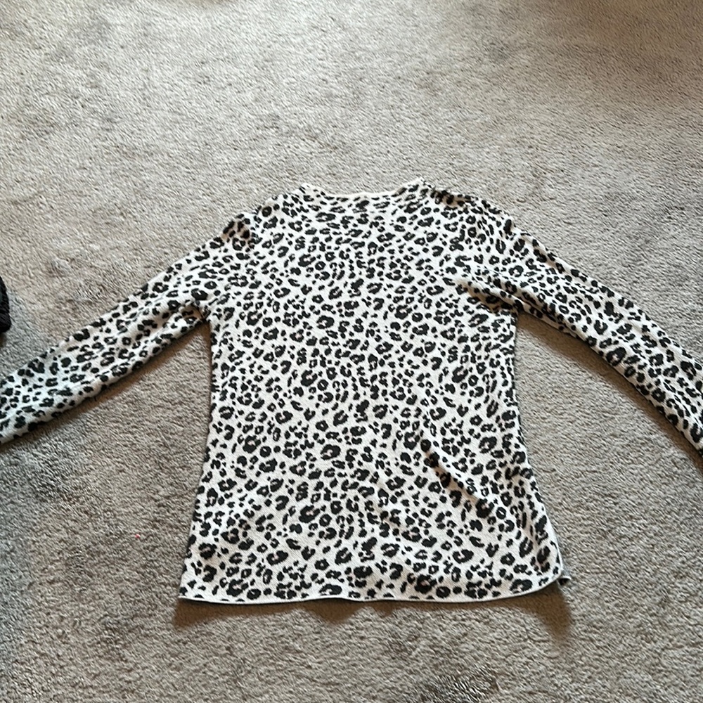 Cheetah print sweater 🐆🤍